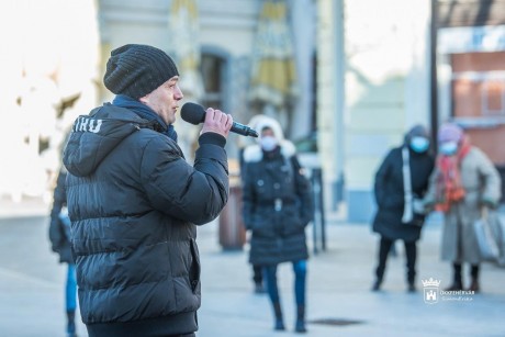 Nőnapi meglepetés Keller János műsorával három helyszínen